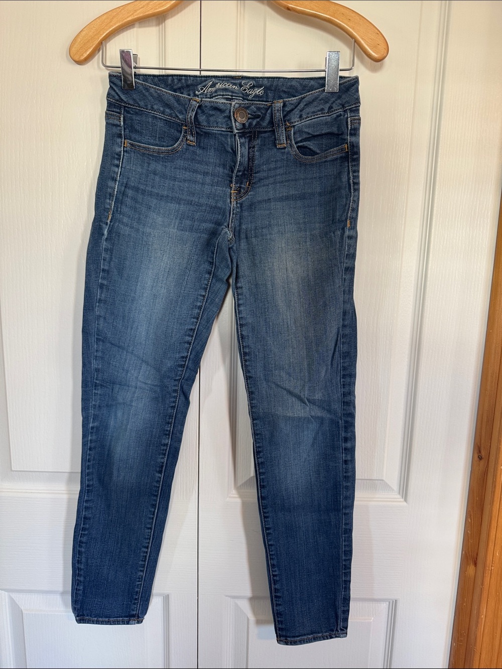American Eagle Outfitters Women’s Skinny Jeans in Denim Blue Wash